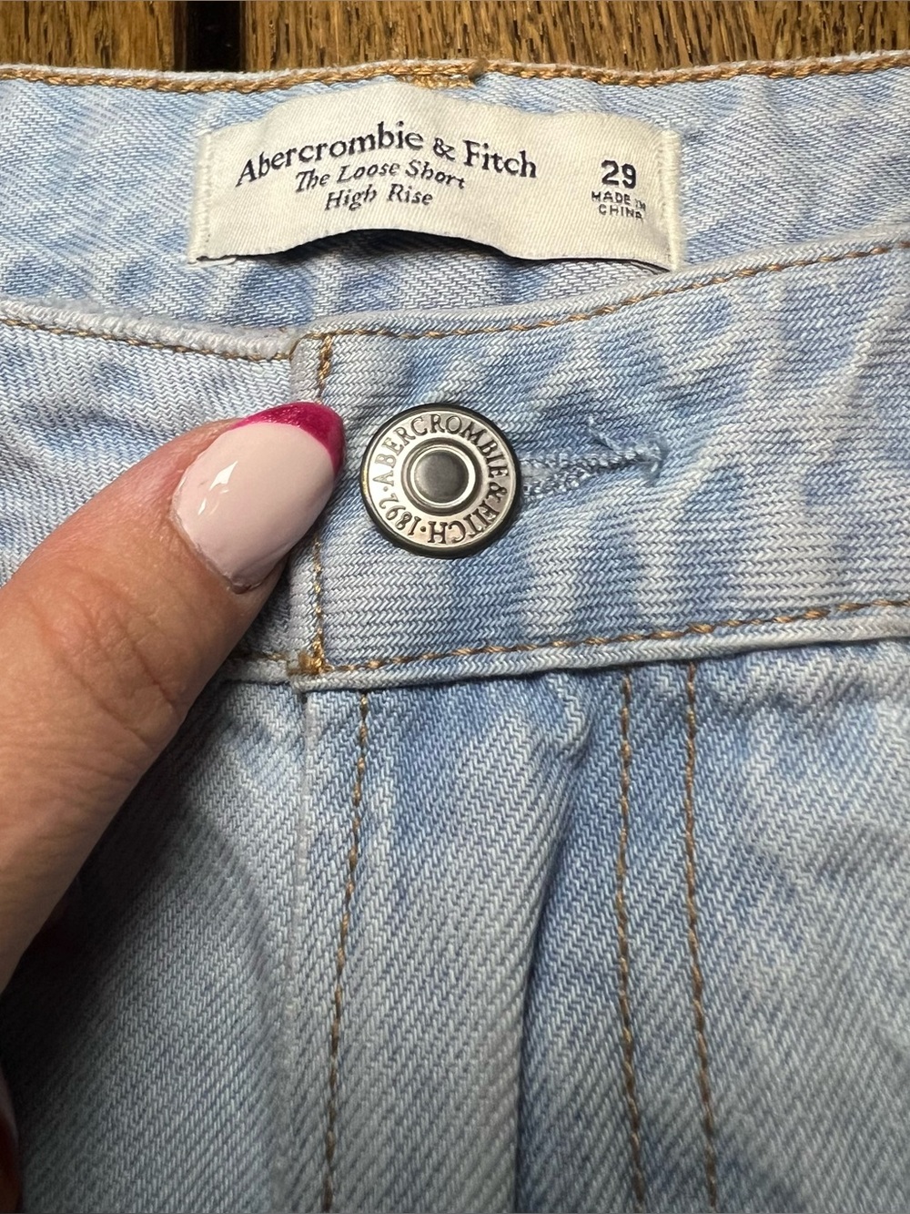 Abercrombie & Fitch Curve Love Loose High Rise Denim Shorts Size 29 Light Wash - Picture 2 of 6